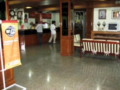 Sri Chumphon Hotel מראה חיצוני תמונה