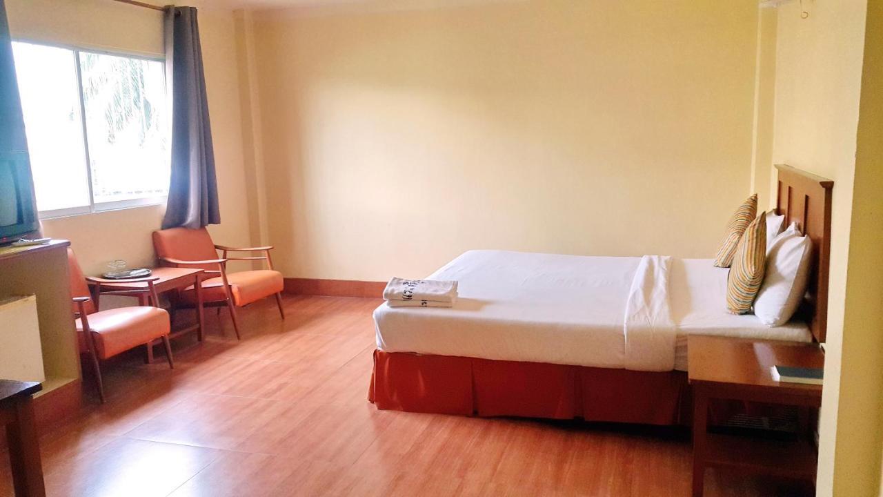 Sri Chumphon Hotel מראה חיצוני תמונה